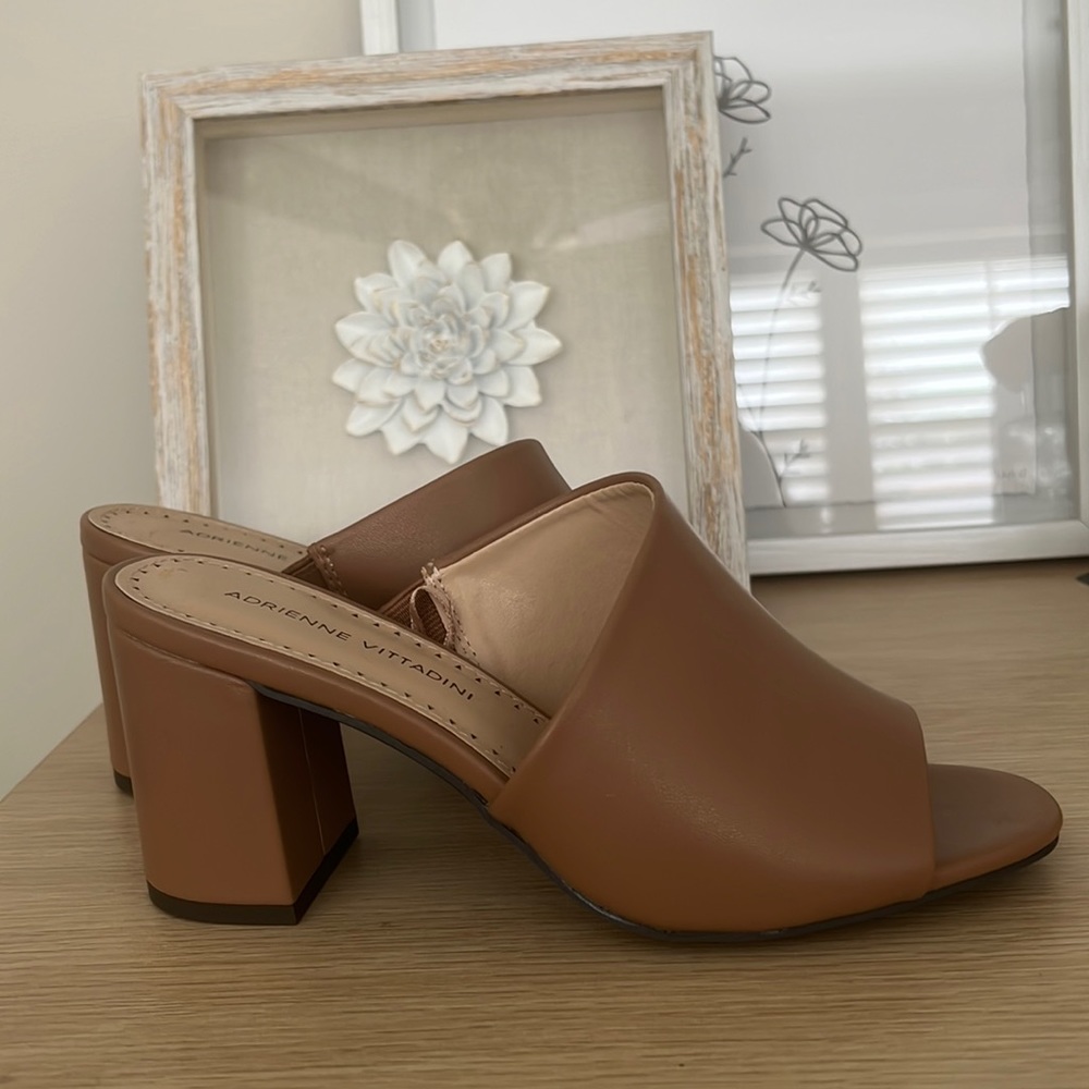 Adrienne Vittadini heeled sandal size 6.5